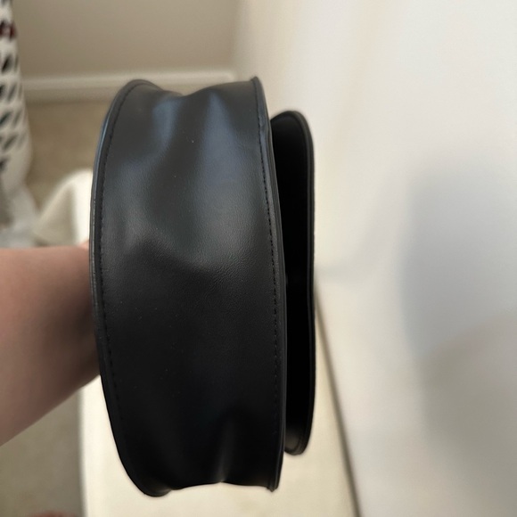 Street Level Crossbody EUC - Picture 6 of 7